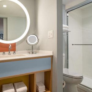 Standard King Room Adapted Tub Mobility Accessible